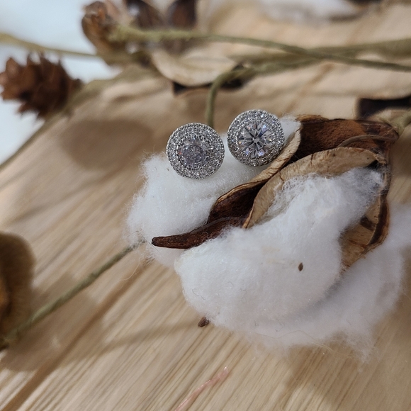 💥💥NEW💥💥STUNNING!! Round CZ Earrings in 925 Sterling Silver - Picture 9 of 13